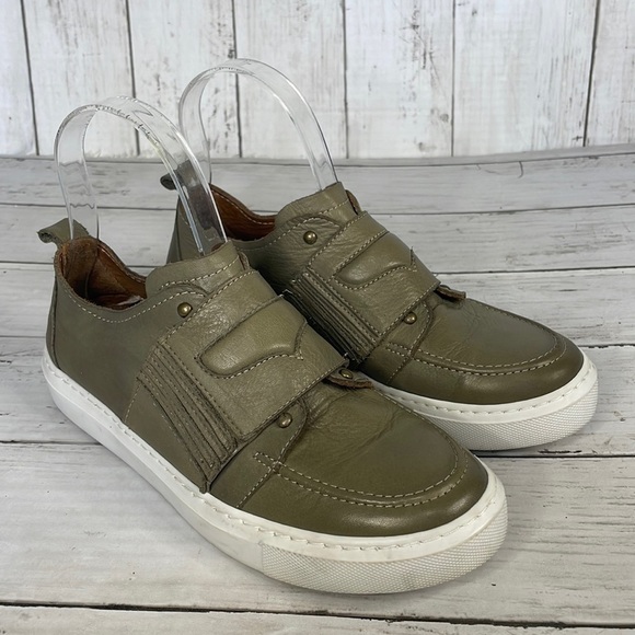 Women's Relax Olive Leather Slip-On Sneakers - Picture 1 of 12